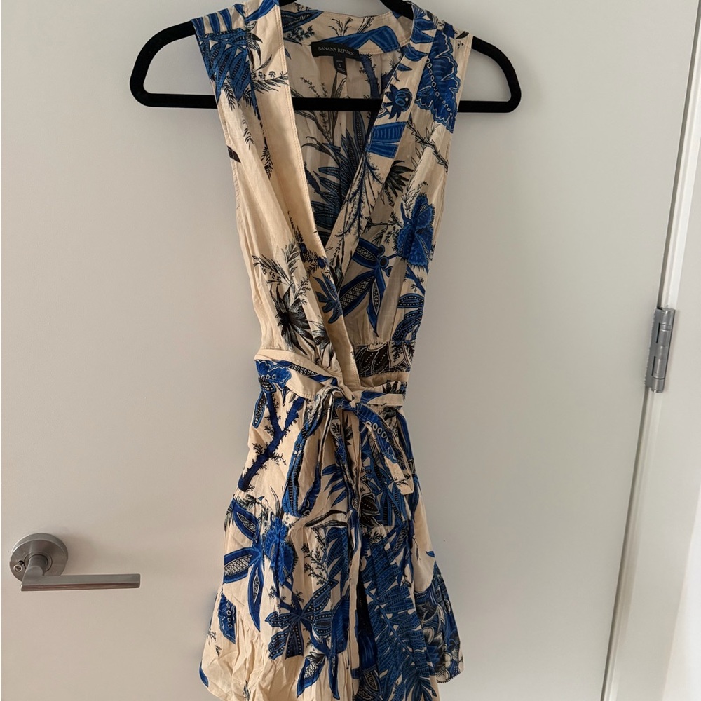 Banana Republic Blue and Cream Floral Dress - Picture 3 of 6